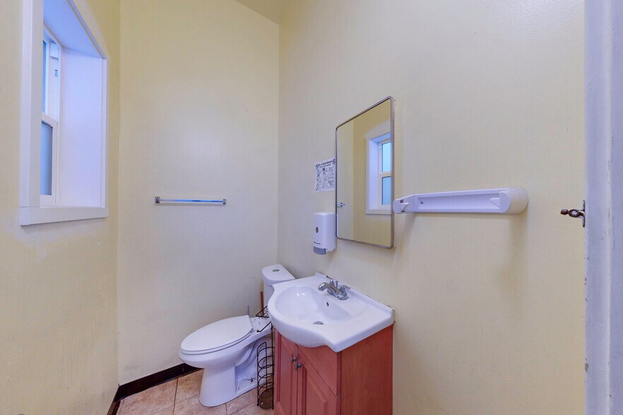 More Photos Of 375-377 MacArthur Blvd, San Leandro Freestanding For Lease