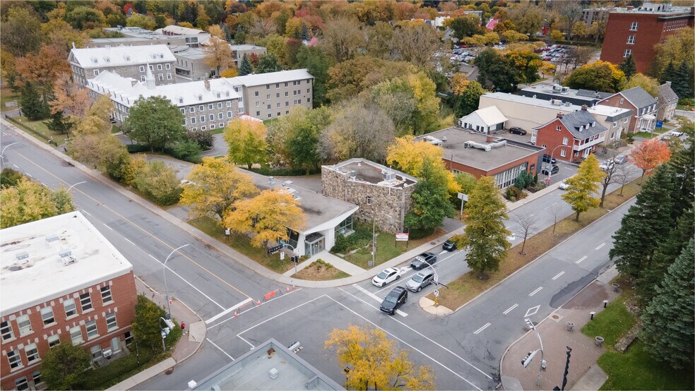 More Photos Of 4 Rue Saint-Charles E, Longueuil Office For Lease