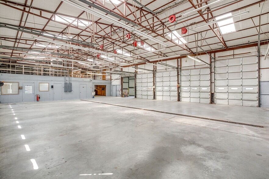 More Photos Of 3040 Ramona Dr, Fort Worth Research And Development For Lease