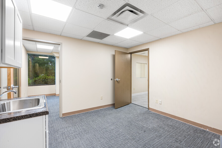 More Photos Of 609 W Johnson Ave, Cheshire Medical For Lease