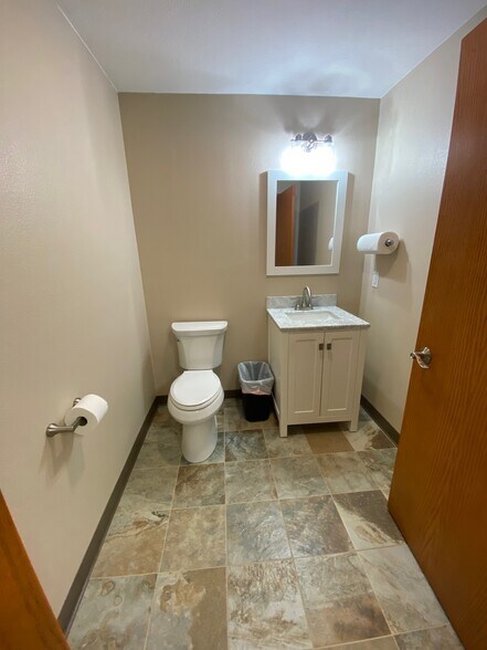 More Photos Of 300 Rock Island Rd, Oelwein Office For Lease