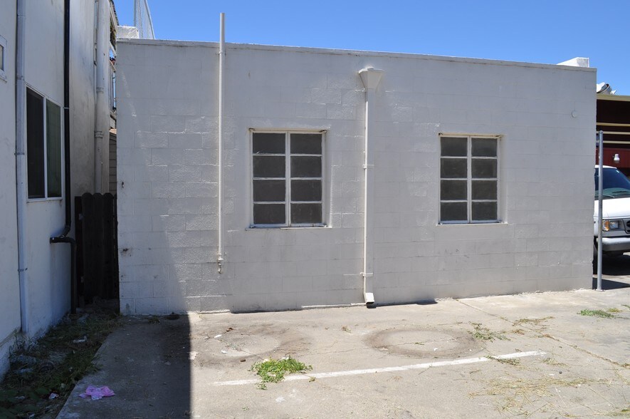 More Photos Of 1842 23rd St, San Pablo Loft Creative Space For Sale