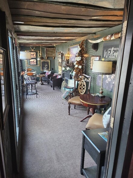 More Photos Of 1378 Main St, Little Mountain Freestanding For Lease