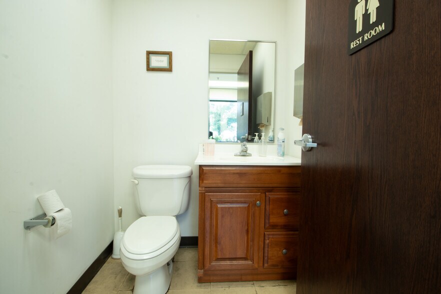 More Photos Of 507 Demoss Ave, Arcadia Industrial For Sale