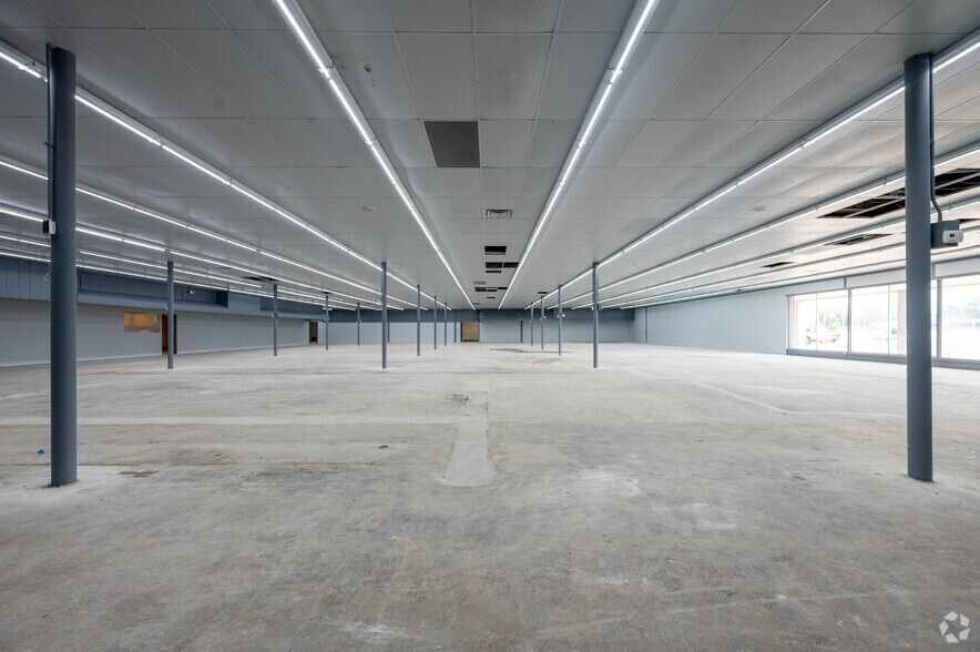 More Photos Of 2802 N Lafayette Rd, Indianapolis Unknown For Lease