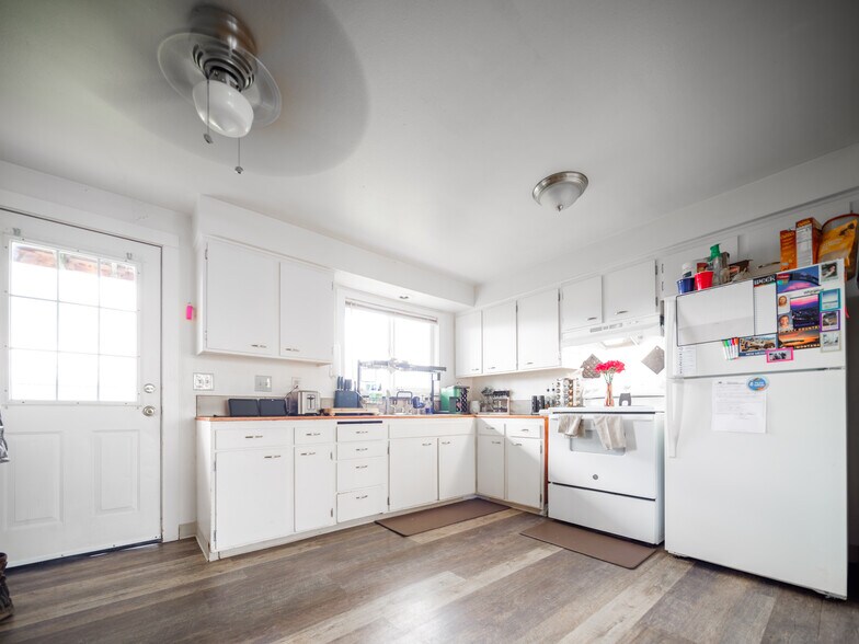 More Photos Of 920 18th Ave SW, Albany Multifamily For Sale