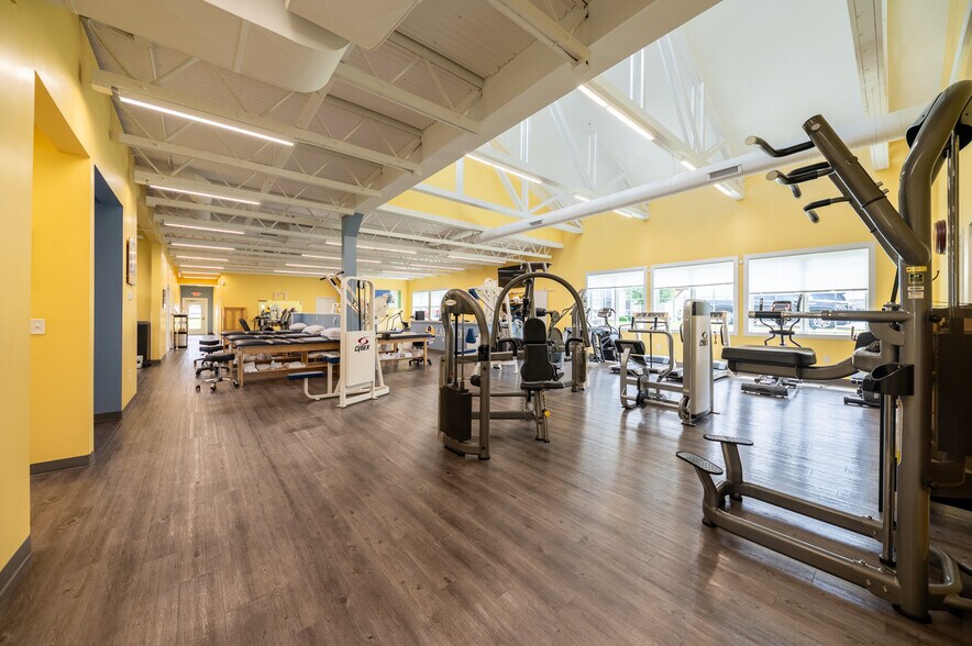 More Photos Of 74 Erin Dr, Morgantown Office For Sale