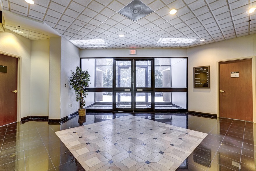 More Photos Of 901 Moorefield Park Dr, Richmond Office For Lease