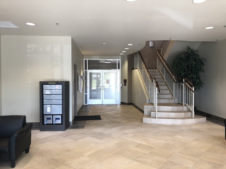 More Photos Of 12500 Reed Hartman Hwy, Cincinnati Office For Lease