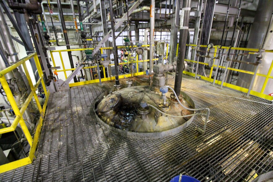 More Photos Of 5640 44th Ave S, Clinton Office For Sale