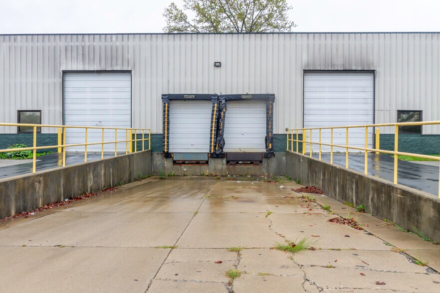 More Photos Of 2840 Mitthoeffer Pl, Indianapolis Warehouse For Sale