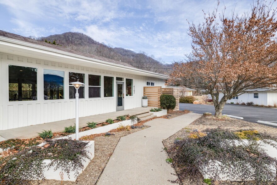 More Photos Of 4102 Soco Rd, Maggie Valley Hotel For Sale