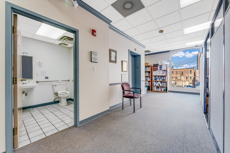 More Photos Of 224 Spruce St, Morgantown Office For Sale