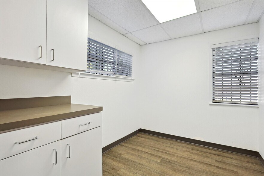 More Photos Of , Dallas Office For Sale