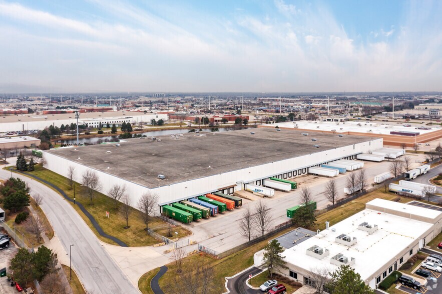 More Photos Of 175 Ambassador Dr, Naperville Distribution For Lease