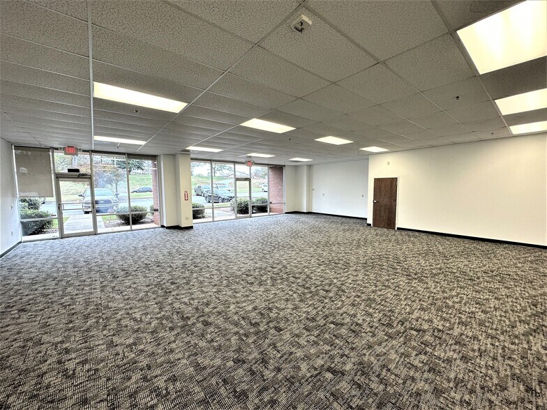 More Photos Of 4474 Liberty Hwy, Anderson Showroom For Lease