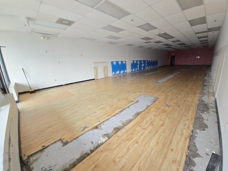More Photos Of 261-283 N Dupont Hwy, Dover Storefront For Lease