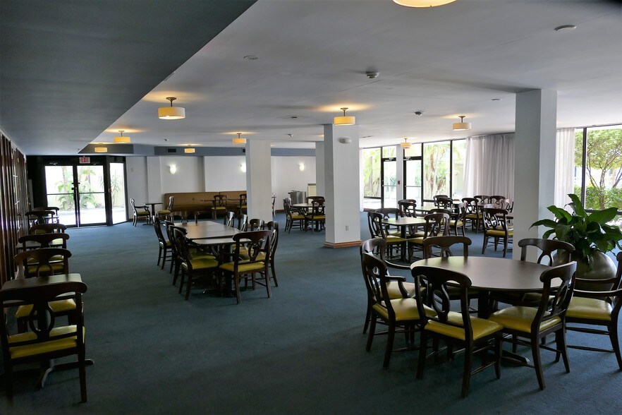 More Photos Of 990 N Homestead Blvd, Homestead Hotel For Sale