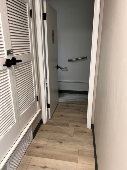 More Photos Of 1401 Applewood Dr, Dalton Medical For Lease