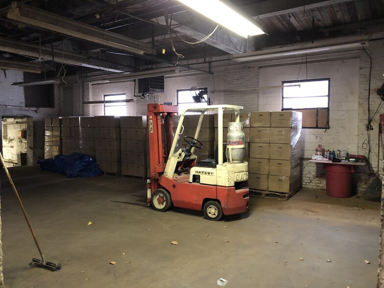 More Photos Of 100 Beecher Ave, Cheltenham Warehouse For Lease