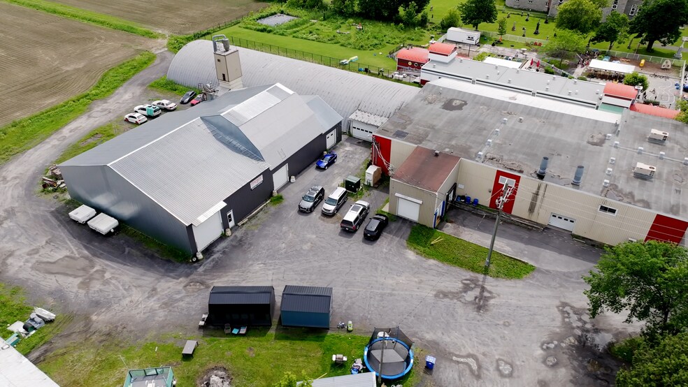 More Photos Of 878-880 Rue Principale, Saint-blaise-sur-richelieu Warehouse For Sale