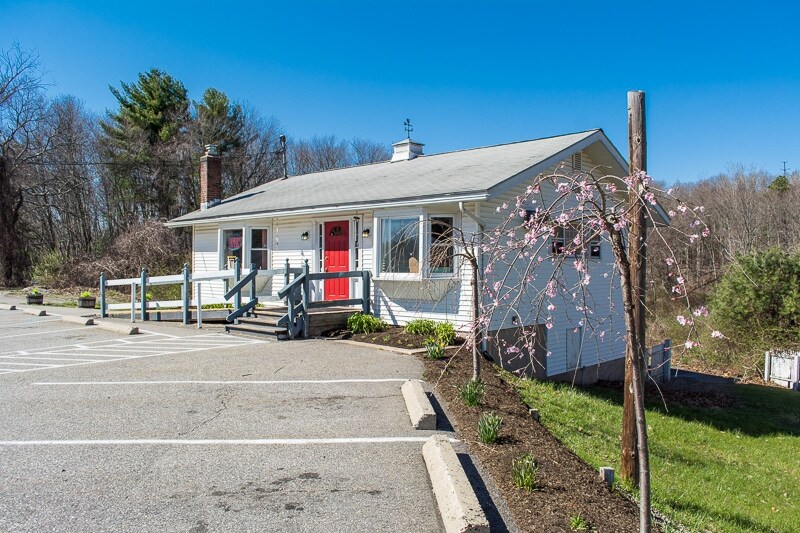 More Photos Of 156 Route 66 E, Columbia Restaurant For Sale