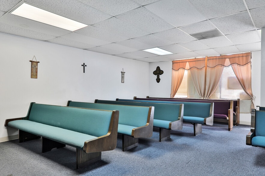 More Photos Of 8428 New Kings Rd, Jacksonville Storefront Retail Office For Lease