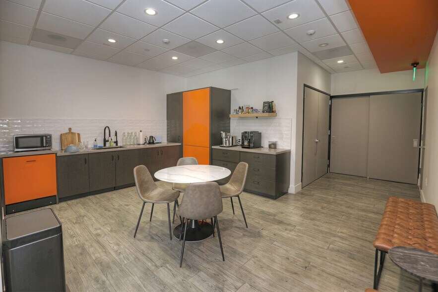 More Photos Of 1135 Eugenia Pl, Carpinteria Office For Sale