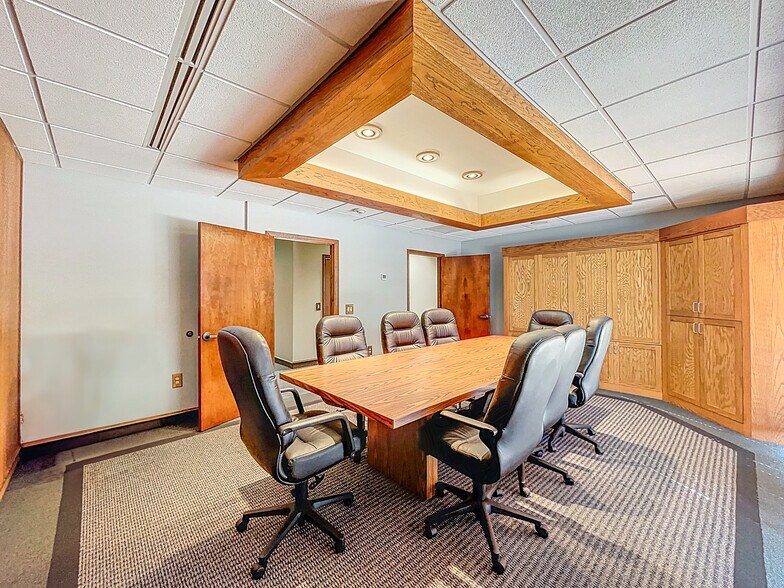 More Photos Of 5421 N 59th St, Tampa Office For Sale