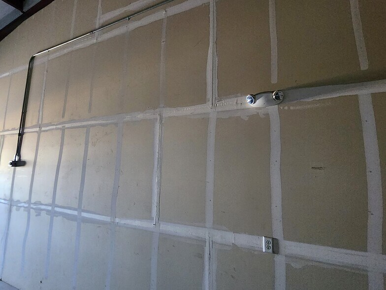 More Photos Of 21 Cygnet Dr, Mound House Distribution For Lease