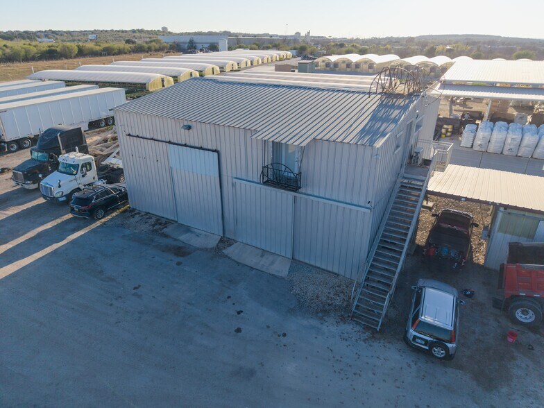 More Photos Of 7765 Fm 482, New Braunfels Office For Lease