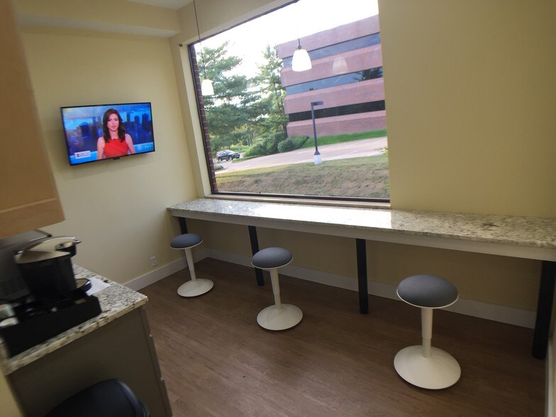 More Photos Of 677 Craig Rd, Creve Coeur Office For Lease