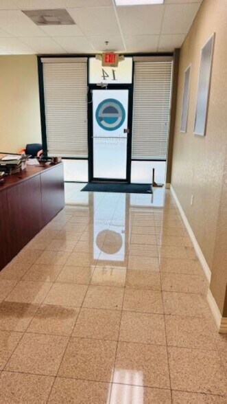 More Photos Of 6881 Kingspointe Pky, Orlando Flex For Lease