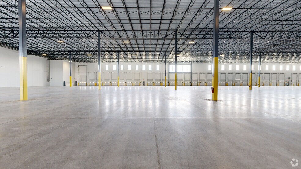 More Photos Of 55 Paradise Ln, Bay Shore Warehouse For Lease