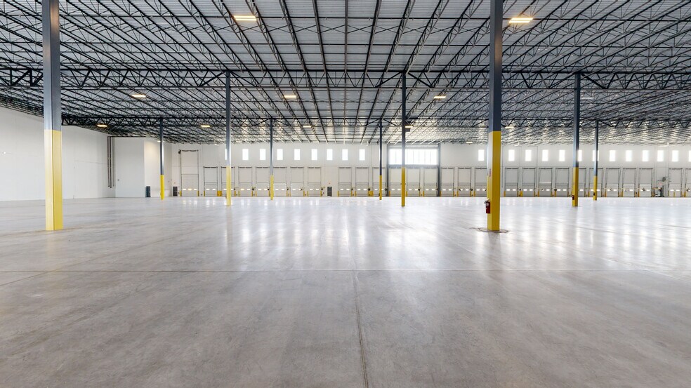 More Photos Of 55 Paradise Ln, Bay Shore Warehouse For Lease