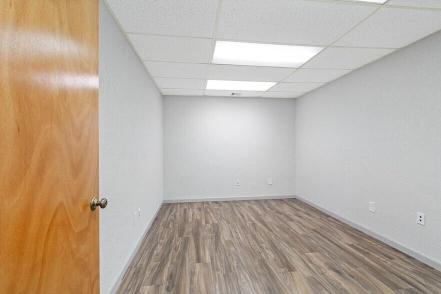 More Photos Of 2812 N 34th St, Tampa Office For Lease