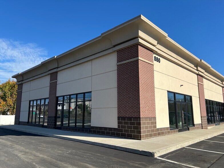 More Photos Of 880-910 Broadway, Saugus, MA 01906, USA Broadway, Saugus Storefront For Lease