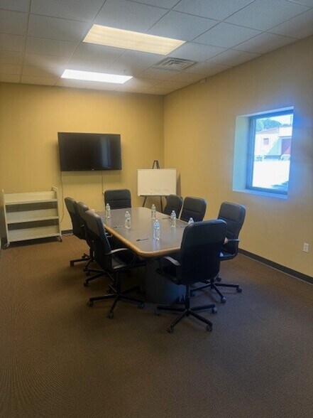 More Photos Of 2723 Apple Valley Rd NE, Atlanta Light Distribution For Lease