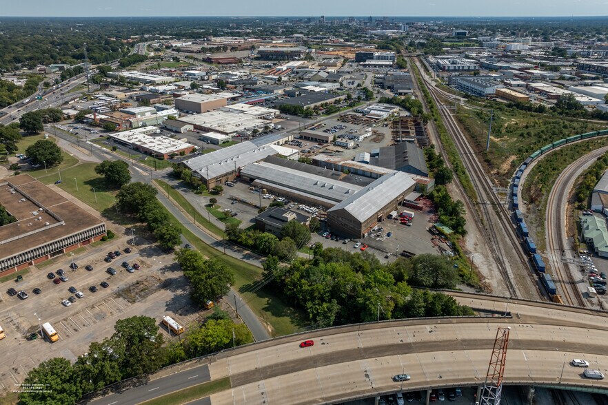 More Photos Of 2029-2031 Westwood Ave, Richmond Manufacturing For Lease