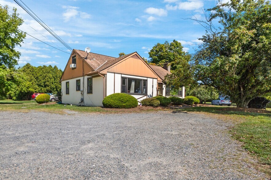 More Photos Of 1262-1264 US-22, Lebanon Auto Repair For Sale