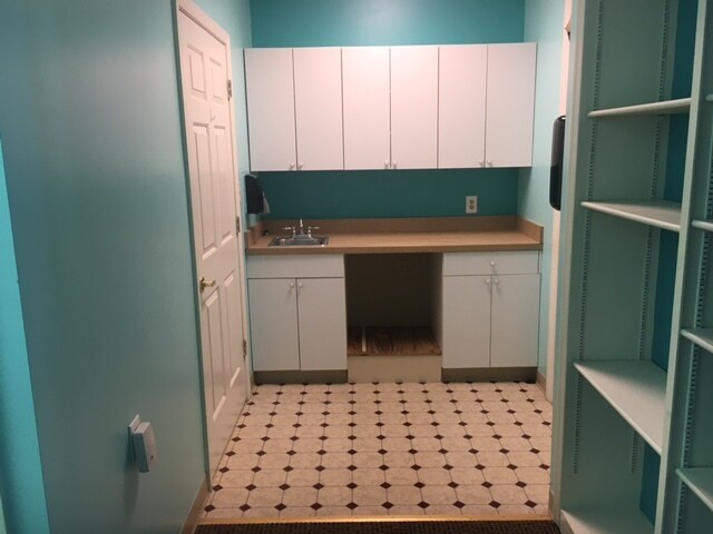 More Photos Of 121-125 N Main St, Woodstock Storefront Retail Residential For Sale