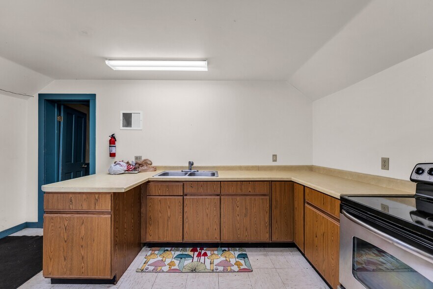 More Photos Of 6101 Lyons St, Burlington Lodge Meeting Hall For Sale
