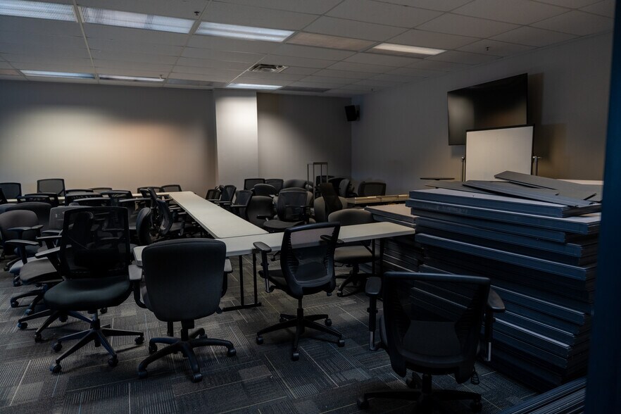 More Photos Of 500 Industrial Dr, Hamilton Industrial For Sale
