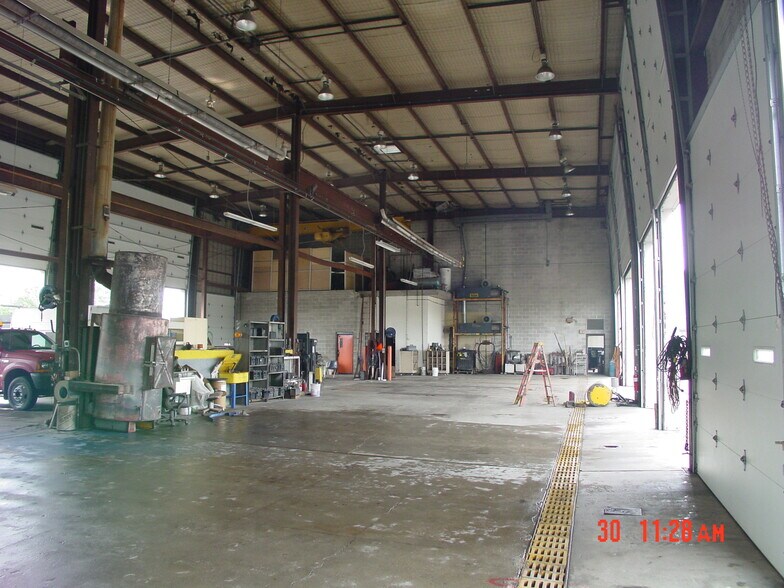 More Photos Of 210 E 159th St, Harvey Manufacturing For Sale