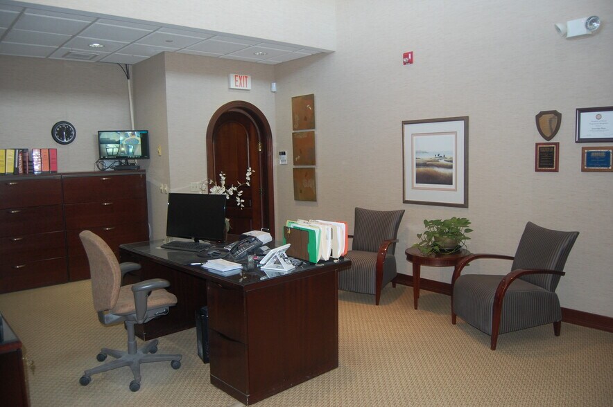 More Photos Of 2465 W Ridge Rd, Rochester Office For Lease