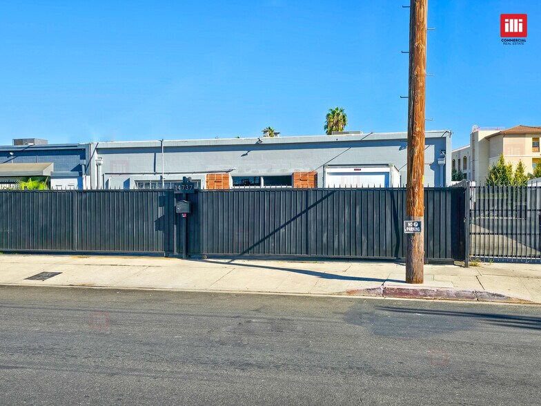 More Photos Of 14737 Arminta St, Panorama City Manufacturing For Lease