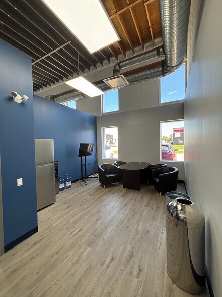 More Photos Of 1301-1313 Hastings Cres SE, Calgary Warehouse For Lease