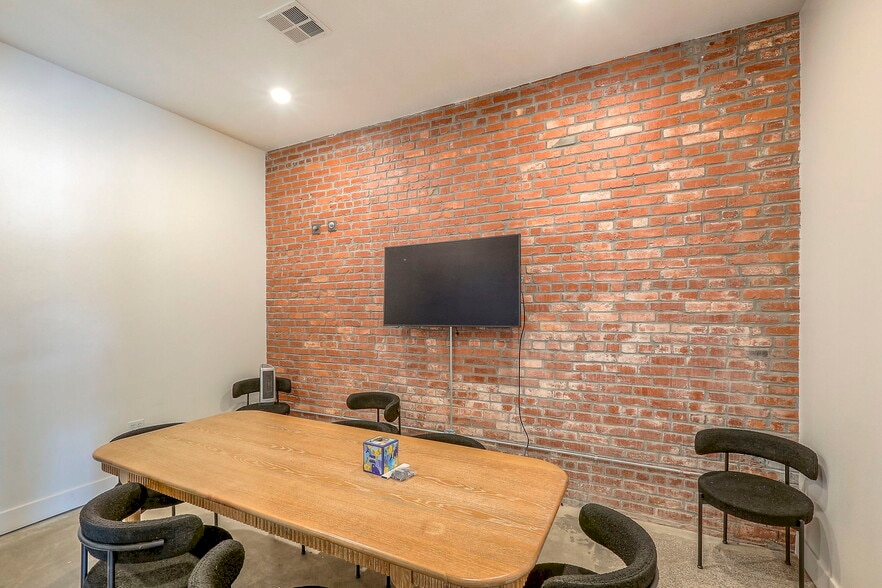 More Photos Of 1612 Grand Blvd, Kansas City Loft Creative Space For Lease