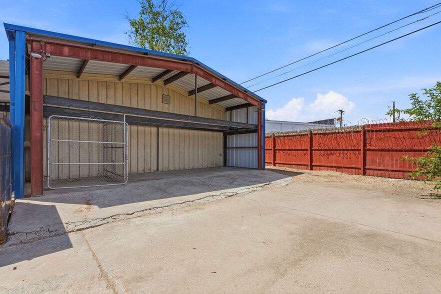 More Photos Of 1120 E 52nd St, Austin Flex For Sale