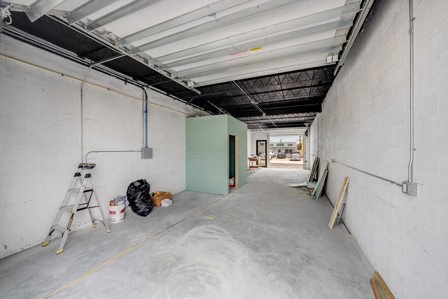 More Photos Of 1036 NE 44th Pl, Oakland Park Warehouse For Sale